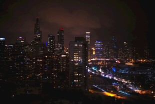 城市璀璨夜景俯瞰图