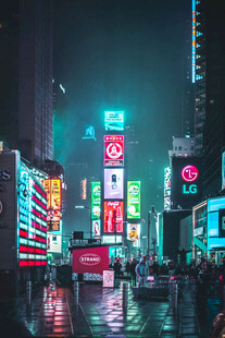 都市雨夜繁华街景