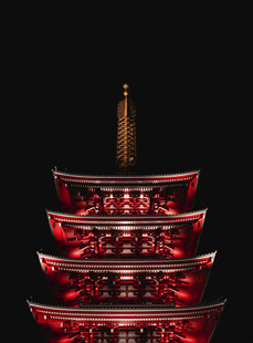 璀璨红塔夜景古韵生辉