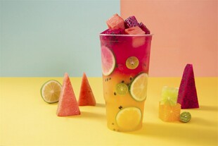 多彩糖果杯与几何装饰