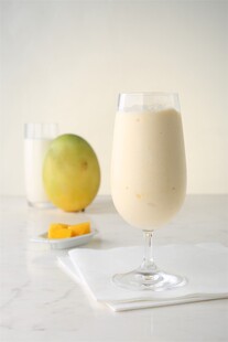 芒果奶昔饮品特写