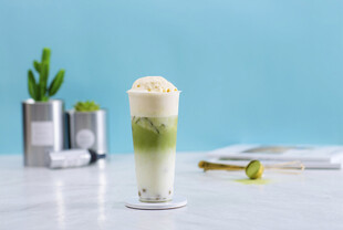 清新绿色奶盖茶饮