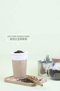 简约风盆栽咖啡杯桌面布置