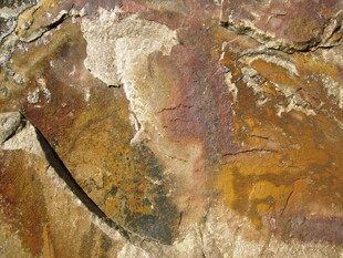 多彩纹理岩石特写