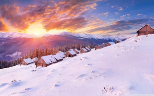 雪山上的壮丽日出美景