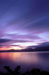 湖畔绚丽晚霞美景