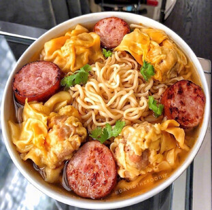 美味香肠泡面