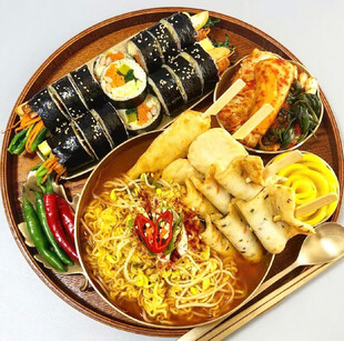 日式美食拼盘丰富多样