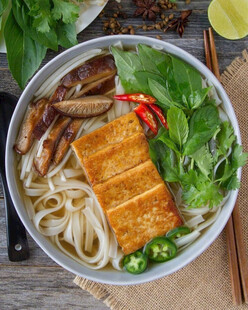 美味素面搭配多样食材