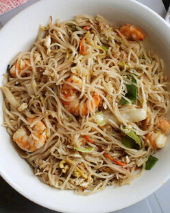 虾仁炒面美味诱人