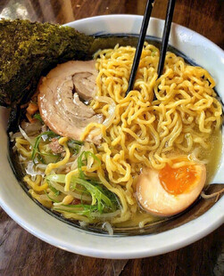 日式拉面美味诱人的一餐