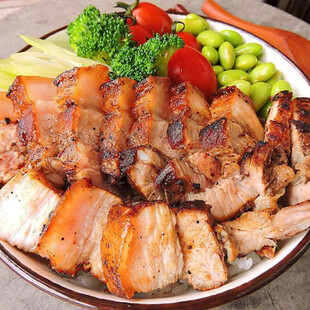 美味烤肉拼盘色彩诱人