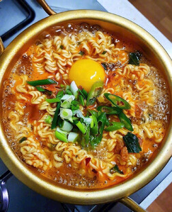 美味韩式部队火锅
