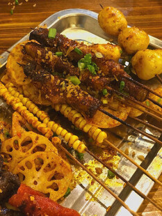 美味烧烤拼盘诱人食材