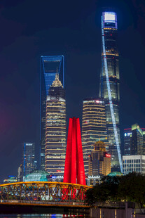 上海城市地标建筑和英雄纪念塔夜