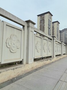 中式雕花护栏城市街道景致