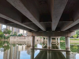 桥下倒影景观