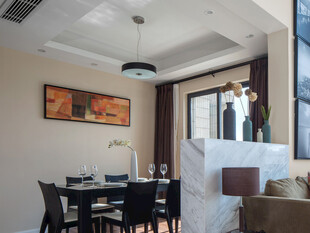 现代简约风客厅餐厅一角