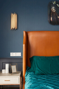 现代简约风卧室床头一角