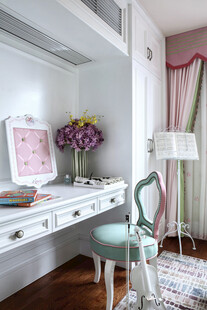 清新简约风少女书房一角