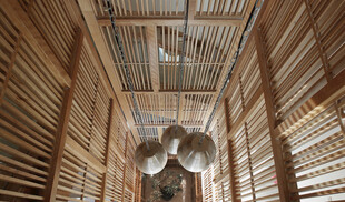 传统竹制建筑内部空间