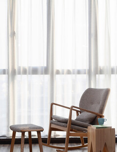 简约客厅休闲椅与小茶几