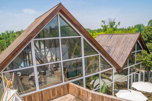 三角玻璃木屋户外景致