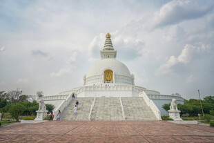 白色佛塔建筑景观