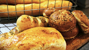 多样美味面包展示