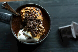 巧克力碎冰淇淋甜品