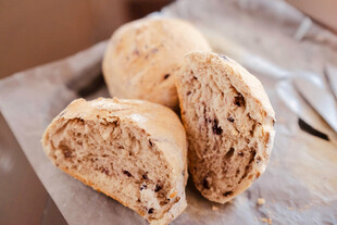 美味果仁夹心面包