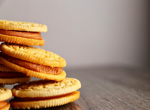 堆叠的夹心饼干