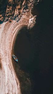 俯瞰海岸沙滩与海水