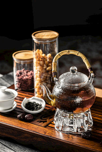 精致茶具与养生食材