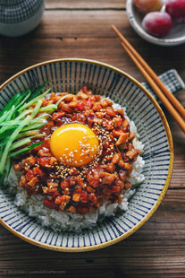 肉酱盖饭