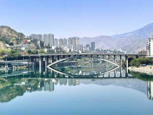 攀枝花市密地桥河畔桥梁美丽风光