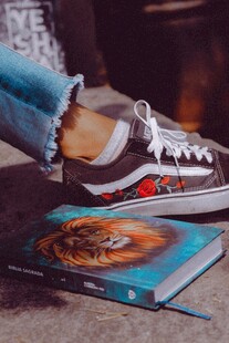 时尚潮鞋搭配潮流杂志