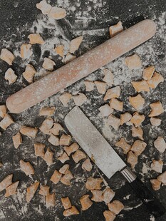 打磨工具与碎屑