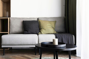 简约风客厅沙发茶几布置