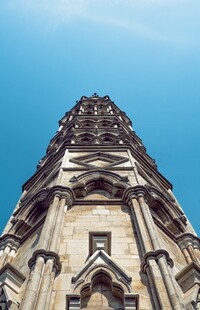 哥特式建筑塔楼特写