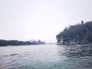 宁静河畔风光