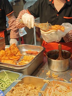 街头美味小吃烹饪现场