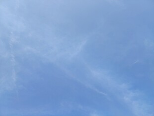 蔚蓝天空