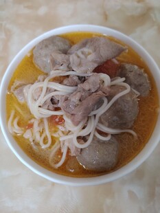 肉丸面条汤