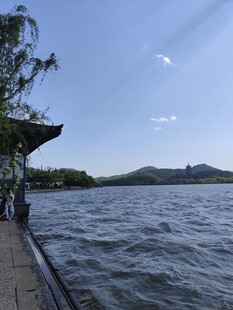 湖畔栈道风景