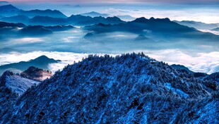 山峦云海