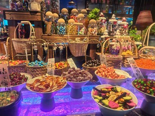 精美自助餐桌美食陈列