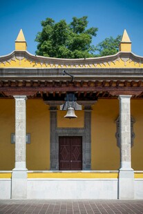 古雅黄墙建筑
