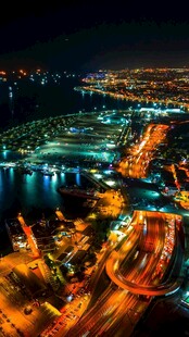 城市璀璨夜景俯瞰图