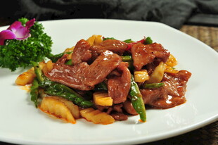 香煎牛肉配时蔬
